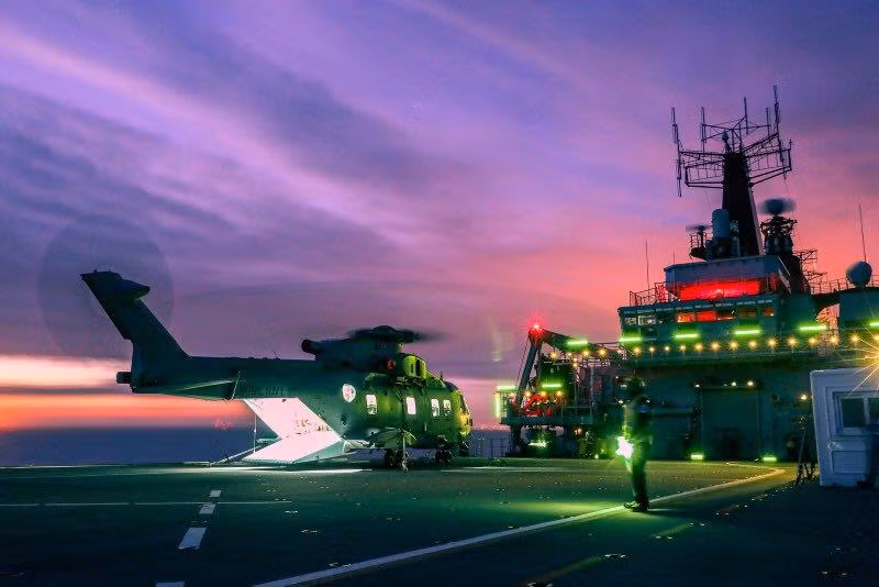 Thời gian gần đây, Hải quân Hoàng gia Anh đã tăng cường hoạt động trên khắp thế giới. Năm 2018, HMS Albion đã có chuyến thăm hữu nghị đến cảng TP.HCM, Việt Nam.