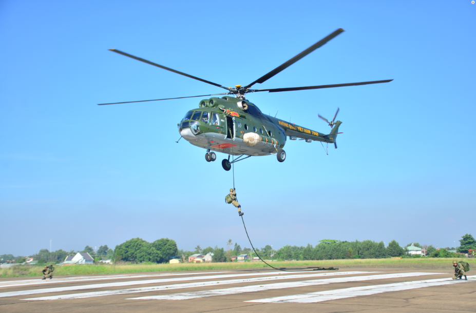 Thực hành đổ bộ bằng trực thăng