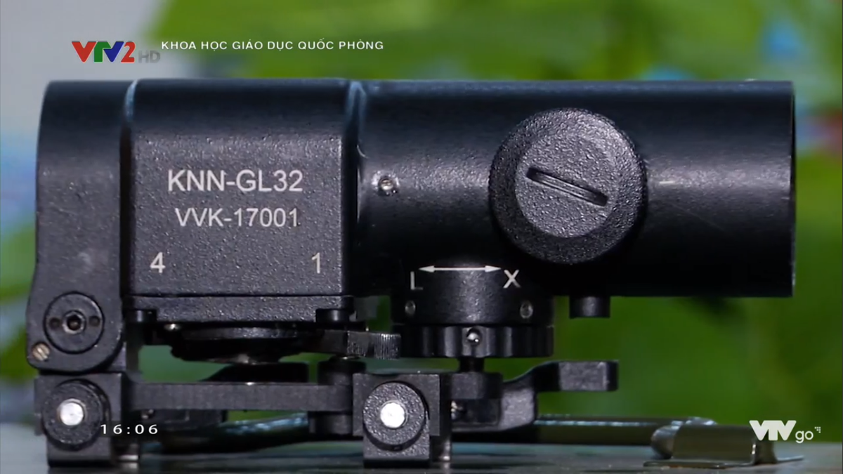Bên cạnh đó, nhóm kỹ sư của Viện Vũ khí còn nghiên cứu phương án gá lắp các mẫu kính ngắm mới lên trên một số mẫu súng cải tiến, chứ không giới hạn sử dụng trên các mẫu súng Galil ACE. Nguồn ảnh: VTV2.