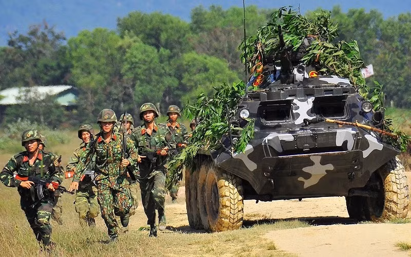 Kể từ khi Quân đội ta được thành lập cho tới nay trải qua 74 năm đã nhiều lần tiến hành cải tiến và nâng cấp các mẫu quân trang cho bộ đội, đáp ứng theo các yêu cầu tác chiến trên chiến trường. Bản thân các mẫu quân trang này cũng đóng gióp một phần không nhỏ cho chiến thắng của quân và dân ta trong các cuộc chiến tranh giành độc lập cho dân tộc. Nguồn ảnh: Quân đội Nhân dân.