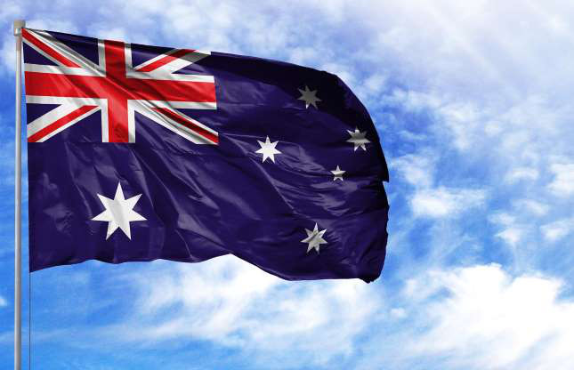 Quốc kỳ Australia. Với mối liên hệ mạnh mẽ với Khối Thịnh vượng chung, quốc kỳ Australia có cả hình Union Jack ở góc trên bên trái và một ngôi sao 7 cánh ở bên dưới. Nửa còn lại của lá cờ là 5 ngôi sao 7 cánh với các kích thước khác nhau,đại diện cho chòm sao Thiên Nam Tự được nhìn thấy từ Australia.