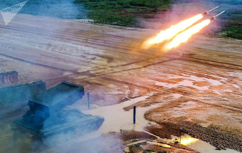 Theo truyền thông Nga, Diễn đàn “Army” là một trong những triển lãm vũ khí tốt nhất thế giới, nơi không chỉ được xem các loại vũ khí, kỹ thuật quân sự, mà còn được chiêm ngưỡng khi chúng hoạt động, như trình diễn máy bay, xe tăng… trên thao trường “Alabino”, sân bay Kubinka, hồ Komsomol, qua đó giúp những người thăm quan hiểu rõ hơn về đặc tính kỹ thuật của vũ khí. Nguồn ảnh: Sputnik.