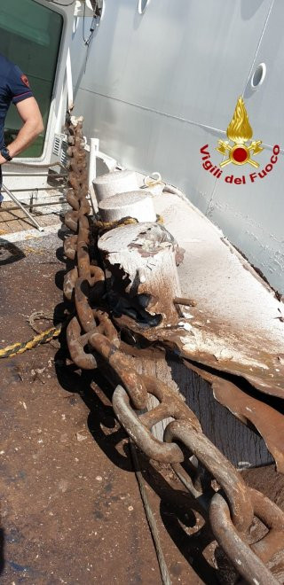 Vụ việc dường như không gây nên những hư hại nghiêm trọng về vật chất, song đã khiến khách du lịch ở trên bến tàu một phen hoảng loạn. Ảnh: Vigili Del Fuoco.