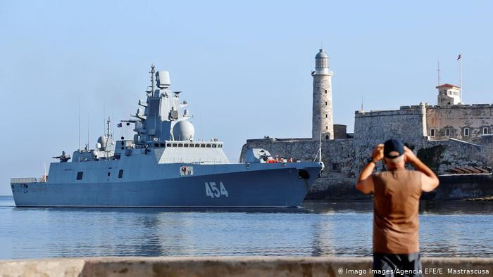 Loại vũ khí được đề cập là hệ thống đối phó quang điện 5P-42 Filin. Nó được thiết kế để tấn công vào thị lực của kẻ thù khiến họ không thể nhắm mục tiêu vào ban đêm. Ngoài ra, 5P-42 cũng có khả năng phá hoại thiết bị điện tử tìm kiếm và chỉ thị mục tiêu của đối phương. Ảnh: Agencia EFE.