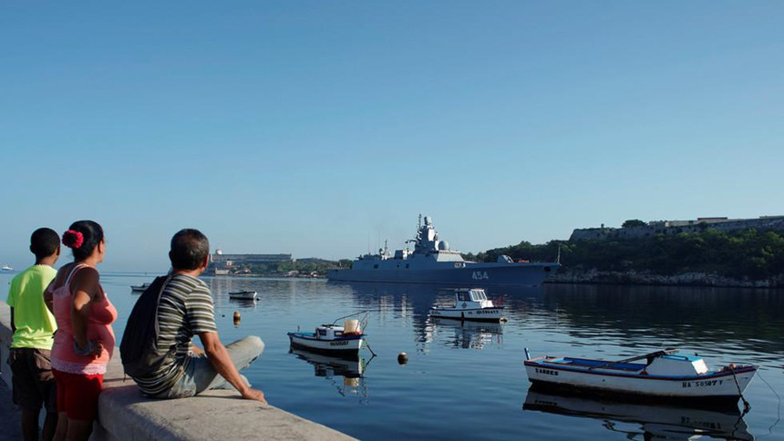 Theo truyền thông nhà nước Cuba, sau khi cập cảng, thủy thủ đoàn trên tàu sẽ thăm bộ chỉ huy hải quân cách mạng Cuba, cũng như các di tích lịch sử và điểm du lịch văn hóa. Ảnh: Reuters.