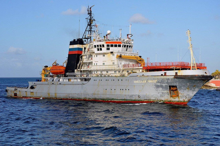 Một trong các tàu hậu cần đi cùng Đô đốc Gorshkov. Hải quân Nga không tiết lộ mục đích chuyến công tác xuyên lục địa của đội tàu. Ảnh: Twitter/Russian Navy.