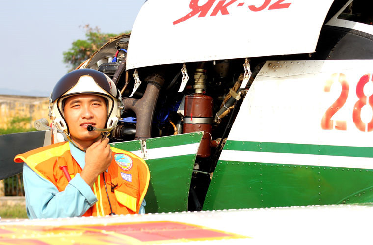 Những ưu điểm khiến Yak-52 trở thành chiếc máy bay đầu đời của nhiều thế hệ phi công tiêm kích Việt Nam chính là việc nó có thiết kế nhỏ gọn, nhẹ nhưng chắc chắn, cấu tạo đơn giản, dễ điều khiển và bảo trì. Nguồn ảnh: Hà Trang.