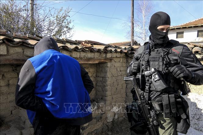 Cuong phien quan IS, hoc sinh Bulgaria tu len ke hoach danh bom