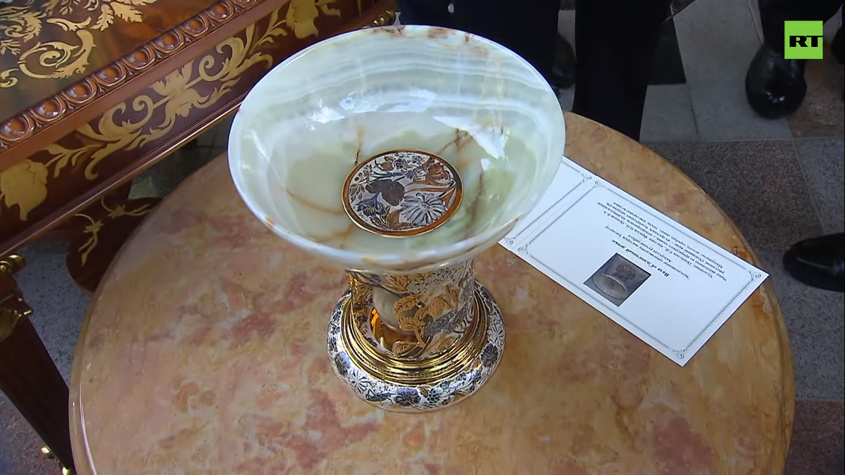 Theo Reuters, việc thảo luận cuộc sống riêng tư của các nhà lãnh đạo cao cấp là cực kỳ hiếm ở Trung Quốc và ngày sinh chính xác của hầu hết trong số họ không được tiết lộ công khai vì chúng được coi là bí mật nhà nước. Ảnh: RT.