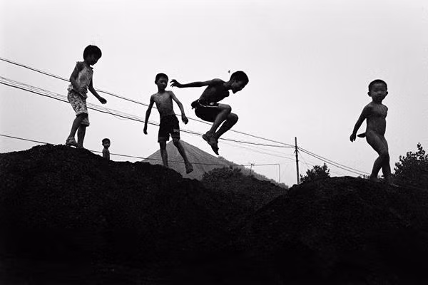 Trong những năm gần đây, những gì từng là sự phiền toái đã trở nên có giá trị hơn nhờ những nỗ lực ngày càng tăng của chính phủ để cải thiện môi trường. Một số người đã tận dụng giá than tăng, trộn phế thải với than thô để đem bán.