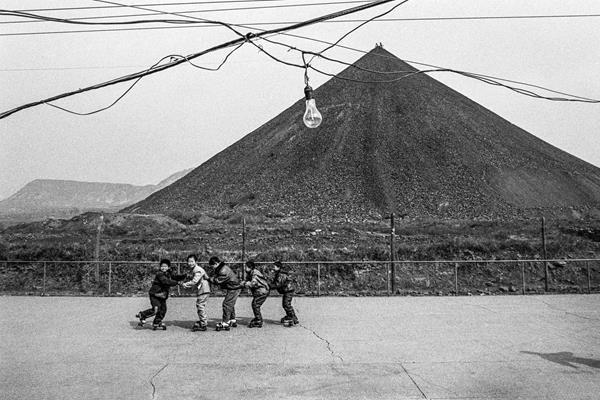 Kể từ năm 2005, nhiều mỏ than đã khai thác các ngọn đồi, sử dụng chúng để sản xuất gạch rỗng và các sản phẩm khác. Nhiều bãi rác thải không còn tồn tại và đã phai mờ trong ký ức.