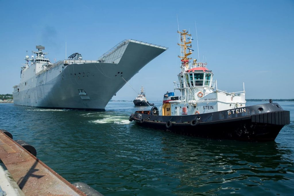 My va 17 nuoc tap tran ram ro, Nga cu tau chien theo doi-Hinh-3