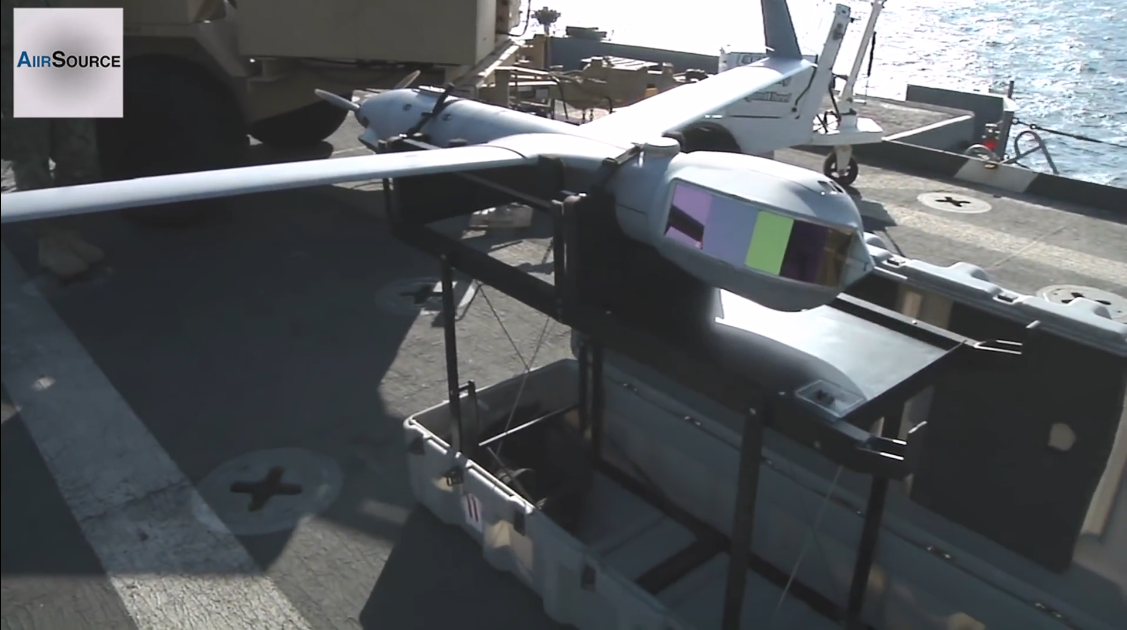 ScanEagle hiện đang được triển khai trên 15 khu trục hạm và các chiến hạm khác của Hải quân Mỹ kể từ tháng 7/2005. Tháng 12/2006, Hải quân Australia cũng có đơn đặt mua mẫu UAV này để sử dụng ở Iraq. Nguồn ảnh: AiirSource Military