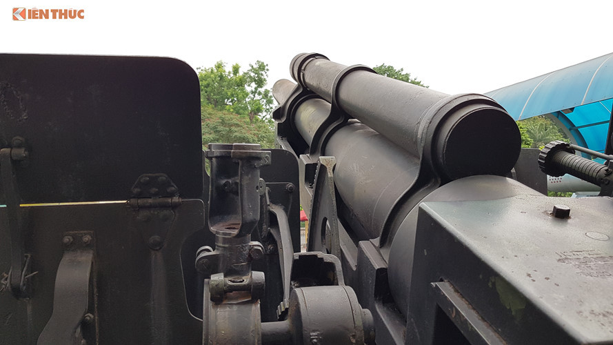 Để đảm bảo tính bí mật và bất ngờ cho chiến dịch Điện Biên Phủ, việc di chuyển pháo vào vị trí chiến đấu hoàn toàn được thực hiện bằng sức người. Những khẩu lựu pháo nặng hơn 2 tấn được kéo qua những dốc đèo hiểm trở bằng ý chí quật cường của những người lính cụ Hồ.