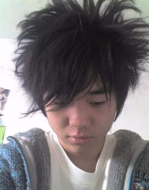 Đây chắc chắn là kiểu tóc "chim sẻ trú mưa", "ba ba chờ sấm" trong truyền thuyết.