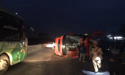 Phut giay thoat tay tu than cua 40 hanh khach ve que an Tet