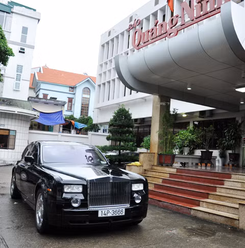 Dai gia HN mua sieu xe Phantom cua chua dao Tuan Chau