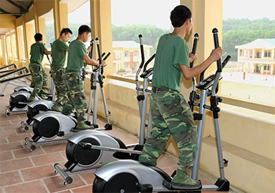 Ngac nhien phong tap the hinh o Su doan 301-Hinh-4