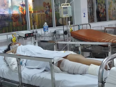 Me tuoi xang thieu song con gai: Be da qua con nguy kich-Hinh-2