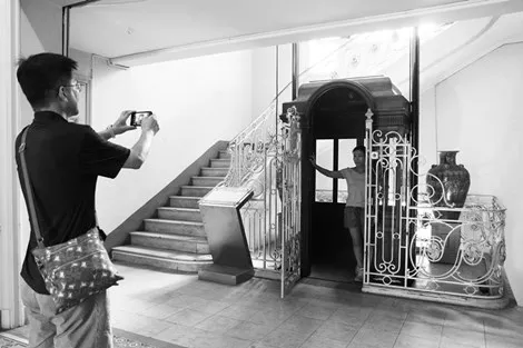 Hệ thống truyền động của thang máy vẫn hoạt động rất tốt dù đã gần trăm năm tuổi.