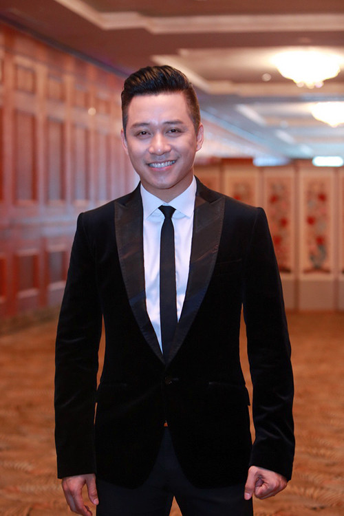 Kiểu đầu undercut được cánh đàn ông ưa thích trong thời gian qua cũng chính là kiểu mà Tuấn Hưng để lâu nhất.