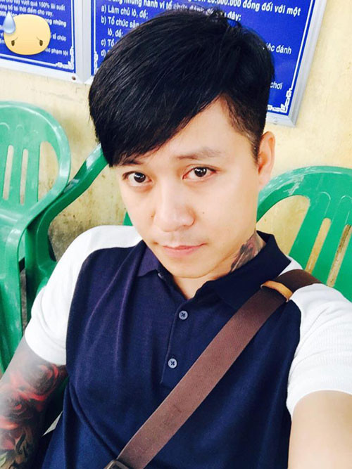 Kiểu tóc như những mỹ nam Hàn Quốc khiến Tuấn Hưng trông trẻ hơn nhiều so với tuổi.