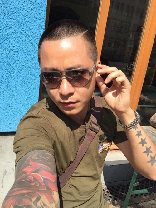 Kiểu đầu trọc của Tuấn Hưng sau khi anh hứa sẽ cắt nếu tuyển Việt Nam thua Thái Lan vào tháng 6 vừa qua.