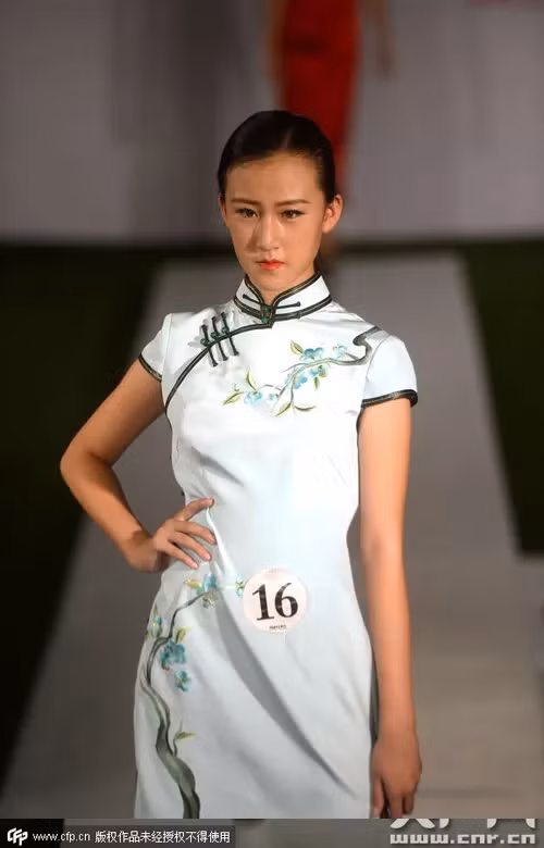 Ngo ngang nguoi mau 12 tuoi cao 1m77 voi 3 vong nuot-Hinh-3