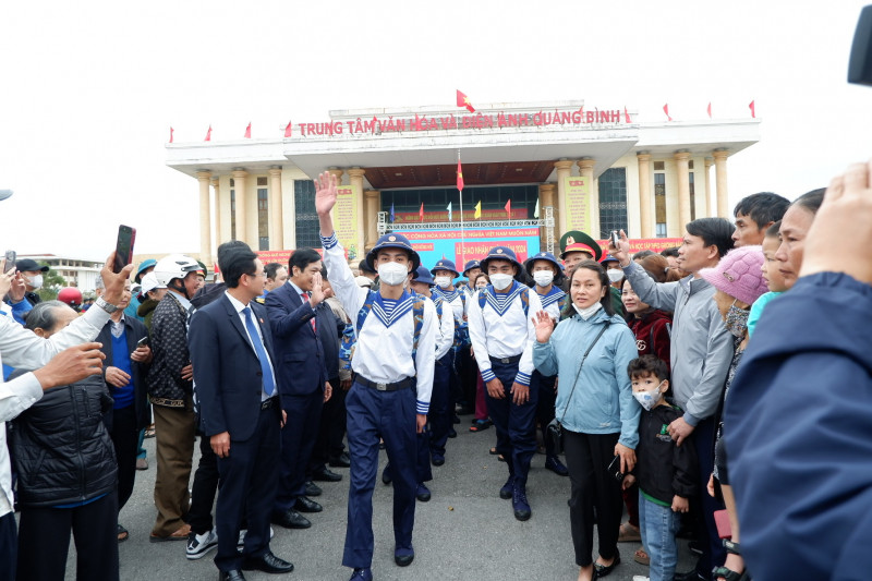 Đúng 8h30’, ngày 26/2, các địa phương trên địa bàn tỉnh Quảng Bình đã bàn giao đủ 100% quân số theo chỉ tiêu được giao. Lễ giao nhận quân diễn ra nhanh gọn, trang trọng, bảo đảm an toàn.