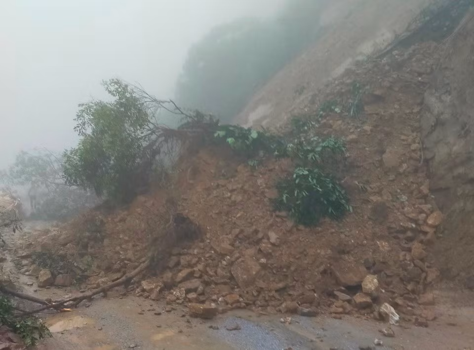 Sat lo gay tac nghen duong len Cua khau quoc te Cau Treo-Hinh-2