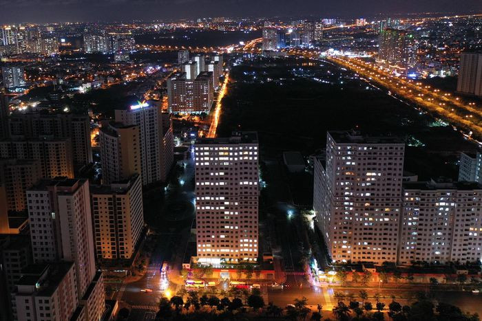 Bệnh viện Dã chiến Điều trị COVID-19 số 3 được trưng dụng từ hai tòa nhà thuộc khu tái định cư Thủ Thiêm trên đường Lưu Đình Lễ, phường An Khánh, TP Thủ Đức