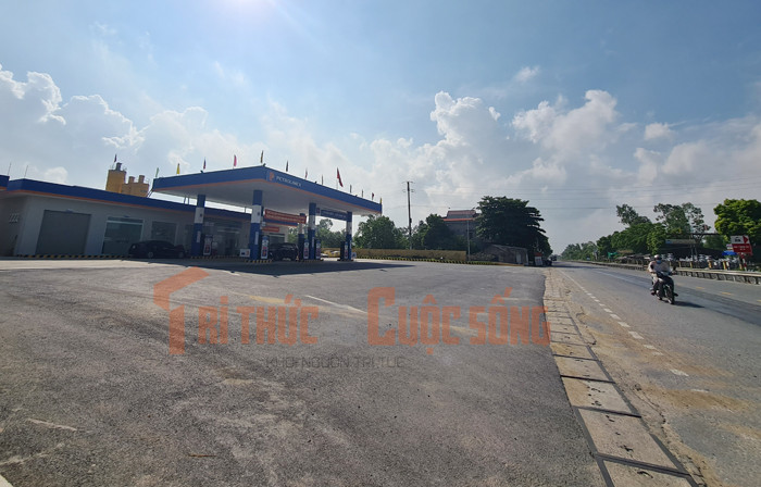 Ha Nam: Dat Cty xang dau Ha Nam Ninh bi “xe thit” thanh tram tron be tong