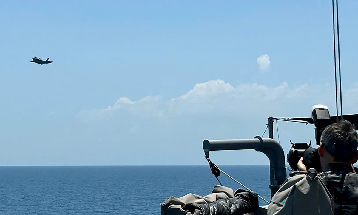 Máy bay của Hải quân Australia tham gia nội dung bay trong diễn tập.