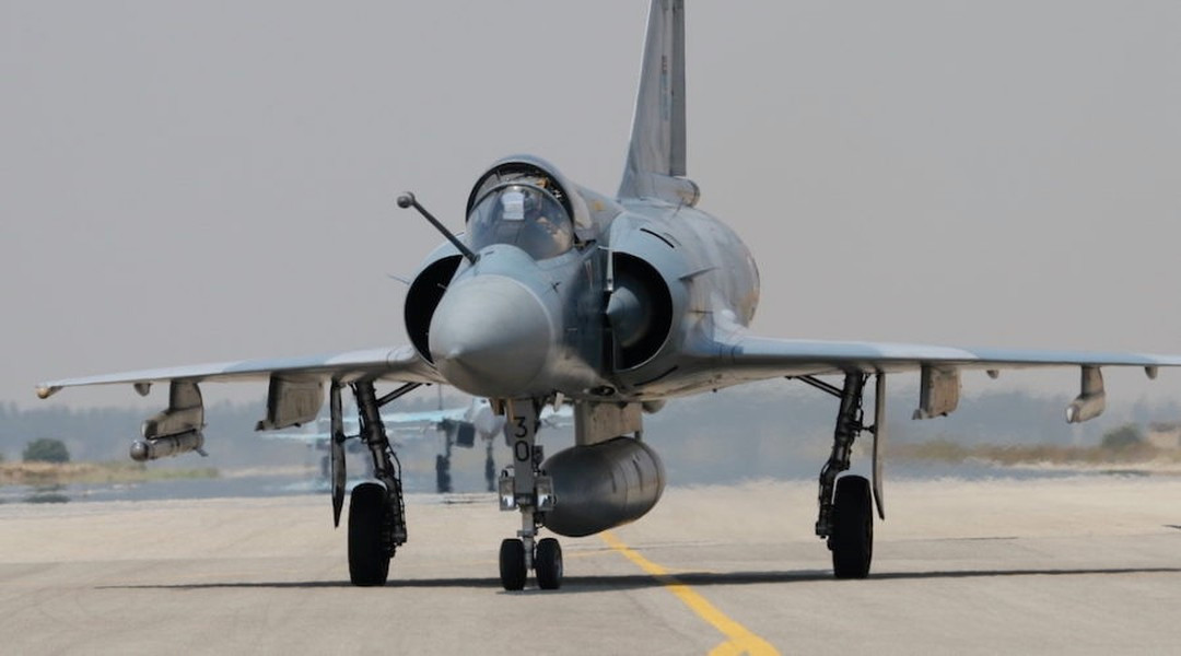 Trọng tâm nâng của máy bay được đẩy lên phía trước giúp tăng cường khả năng cơ động.