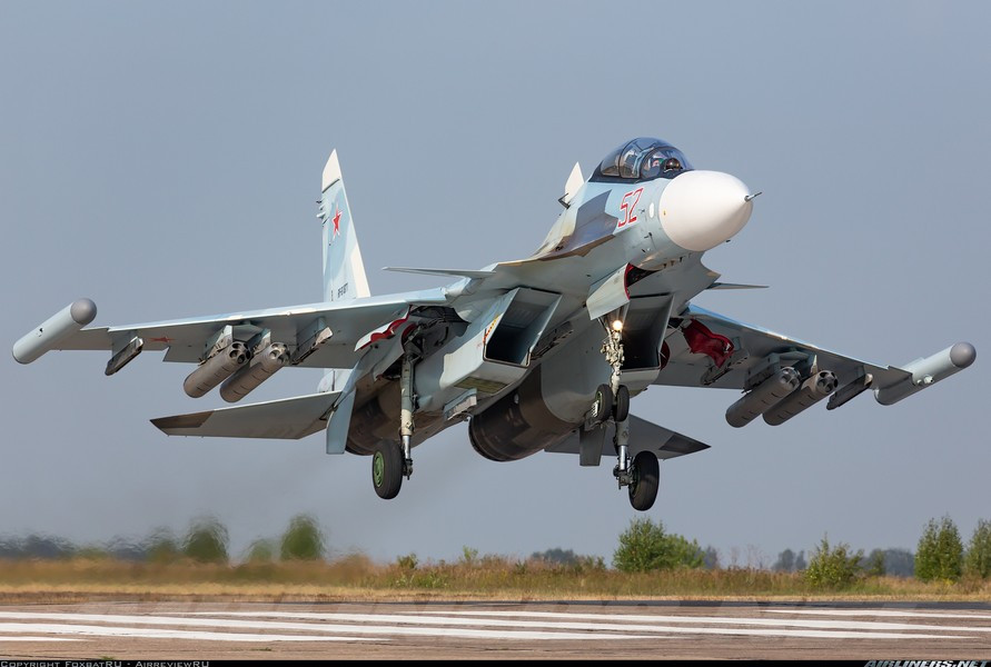 Tuy nhiên nỗ lực nói trên của anh ta đã không mang lại kết quả, do hai máy bay chiến đấu ở quá gần nhau, điều này có thể dẫn đến hậu quả nghiêm trọng đó là khiến tiêm kích mất kiểm soát và bị rơi.