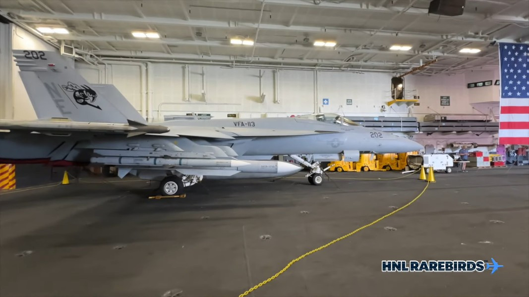 Khả năng tiêm kích hạm F/A-18E/F Super Hornet của Hải quân Mỹ sử dụng tên lửa AIM-174 cho nhiệm vụ diệt tên lửa đạn đạo và vệ tinh quỹ đạo thấp đang được nhắc tới khi vai trò không chiến tầm xa có vẻ còn quá lãng phí tính năng.