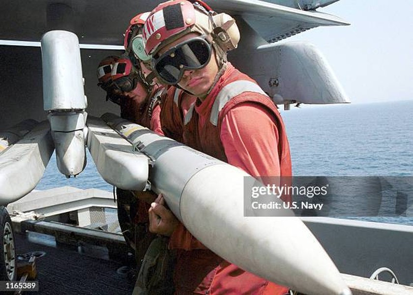 Các bài kiểm tra như trên sẽ rất quan trọng bởi trước khi phóng thử, tên lửa phải được thử nghiệm thả khỏi giá treo xem có thể rời máy bay một cách dễ dàng và không va ngược trở lại phương tiện mang, từ đó gây ra thảm họa hay không.