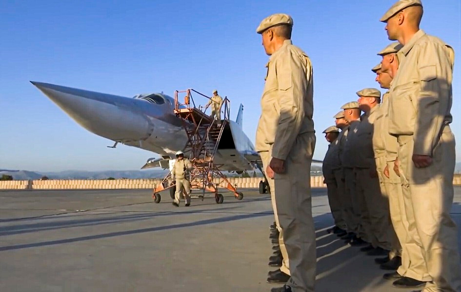 Kh-32 không phải tên lửa chống hạm thuần túy, nó là tên lửa hành trình đa năng không đối đất. Phần cải tiến hệ thống điều khiển không liên quan tới việc sử dụng nó cho môi trường tác chiến trên biển.