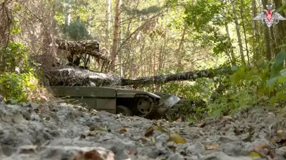 Trên mạng xã hội Telegram chiếu cảnh binh sĩ thuộc Trung đoàn nhảy dù Cận vệ 51 của Quân đội Nga, quân Nga tái chiếm làng Snagost. Xe tăng của Trung đoàn 51 dẫn đầu đội hình tấn công, theo sau là các xe bọc thép, những xe này đều được tăng cường giáp lồng chống UAV. Lính dù Nga xung phong vào làng Snagost, nhưng sức chống cự của quân Ukraine rất hạn chế.