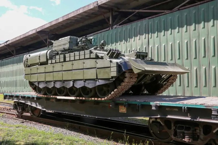 "Lô hàng này đã hoàn thành hợp đồng năm 2024 về việc cung cấp các phương tiện bọc thép cứu kéo loại BREM-1M cho Quân đội Nga", cơ quan báo chí của Uralvagonzavod nói rõ.