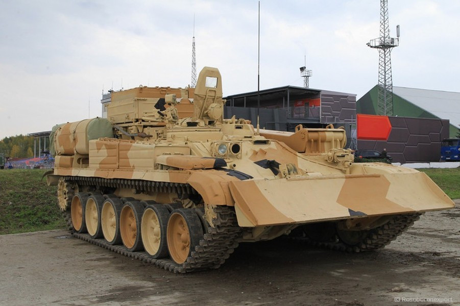 Thông số kỹ chiến thuật cơ bản của BREM-1M bao gồm trọng lượng 45 tấn, chiều dài 7.980 mm, chiều rộng 3.460 mm, chiều cao 2.425 mm, khoảng sáng gầm 440 mm, kíp điều khiển của BREM-1M gồm 3 người tương tự T-90.