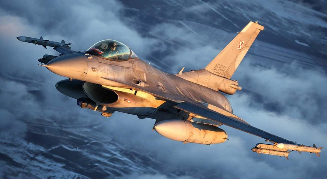 Về khả năng mang vác vũ khí, F-16V có thể mang theo 7,8 tấn vũ khí, tức gần tương đương với mức 8 tấn trên Su-35.