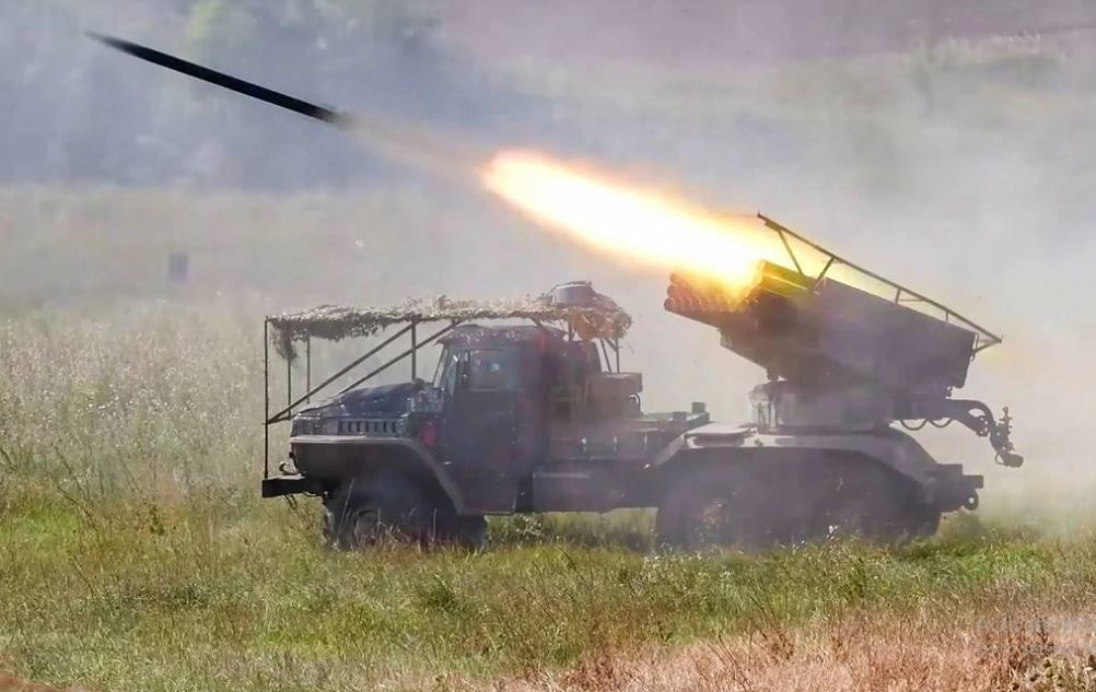 Trước đó, Mỹ và đồng minh đặt ra lệnh cấm Ukraine dùng vũ khí tầm xa phương Tây tấn công vào lãnh thổ Nga với mục đích là để khẳng định họ không trực tiếp tham gia vào cuộc xung đột với Nga. Từ tháng 5, Ukraine đã kêu gọi các nước phương Tây bỏ lệnh cấm này. 