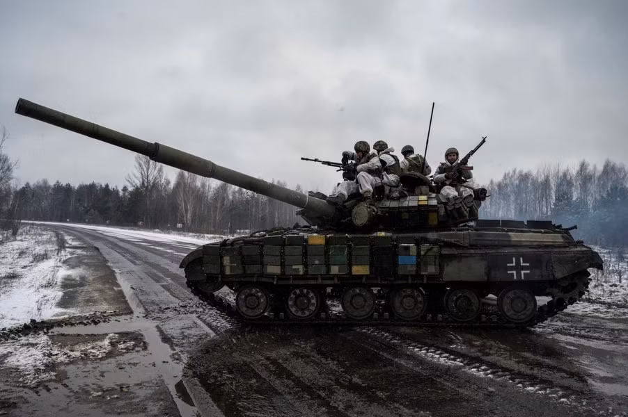 Dưới thời Liên Xô, các kỹ sư đã cố gắng lắp động cơ 6TD công suất 1.000 mã lực khi T-64 ngày càng nặng hơn nhưng đáng tiếc là gói hiện đại hóa này không được triển khai trên diện rộng, có lẽ nhằm tập trung cho dòng T-80 với động cơ turbine khí.