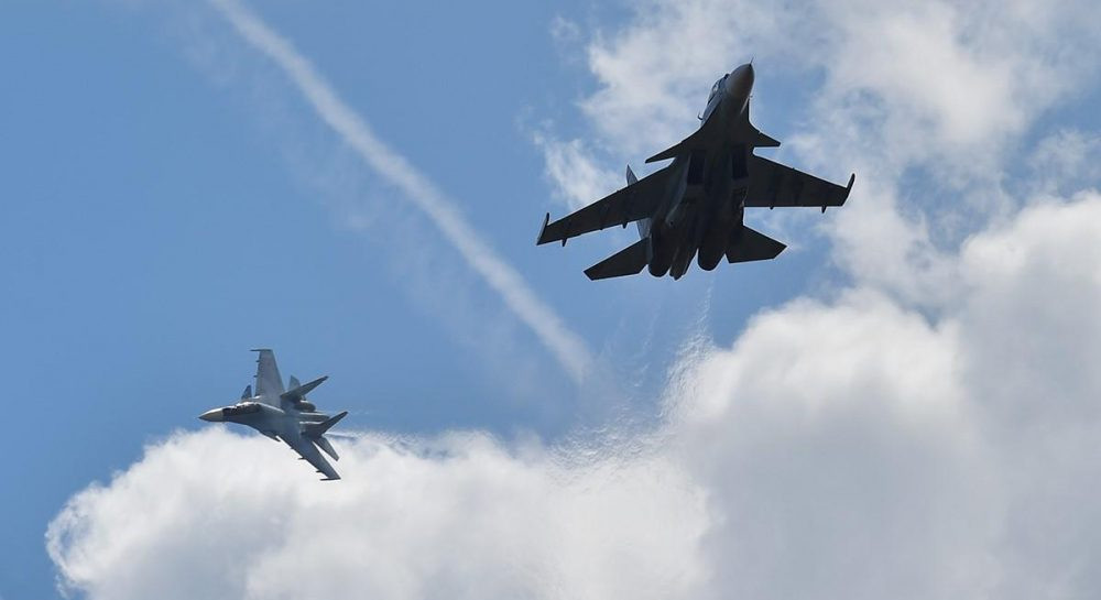 Su-30SM là mẫu máy bay chiến đấu mới nhất trị giá 50 triệu USD; trước đó Nga đã triển khai loại máy bay chiến đấu này để đối đầu với F-16 của Ukraine. Như trường hợp thường thấy của những chiếc máy bay chiến đấu như vậy, giá trị của phi công cao hơn bản thân chiếc máy bay chiến đấu.