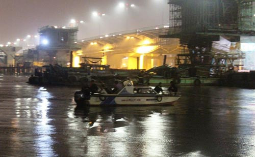 Thieu nu len cau Sài Gòn nhảy xuóng song tụ tủ