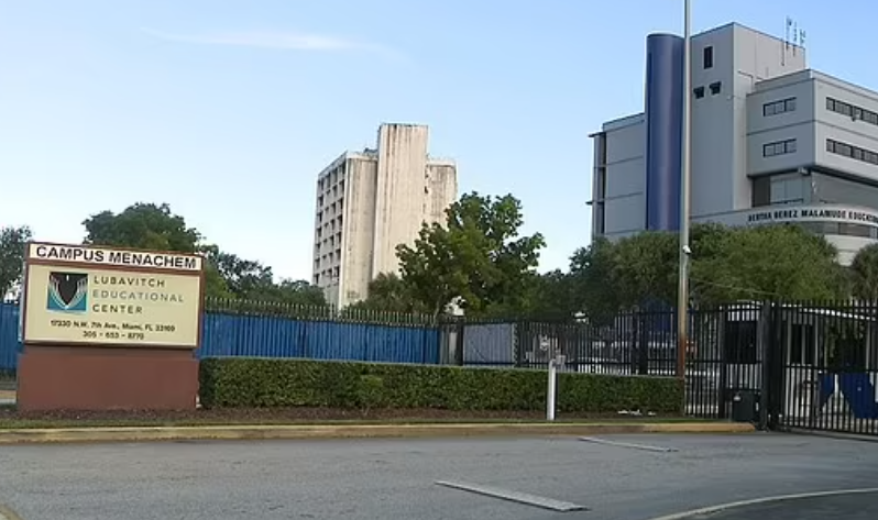 Con trai chet tham vi bo bo quen tren o to ngay nang nong