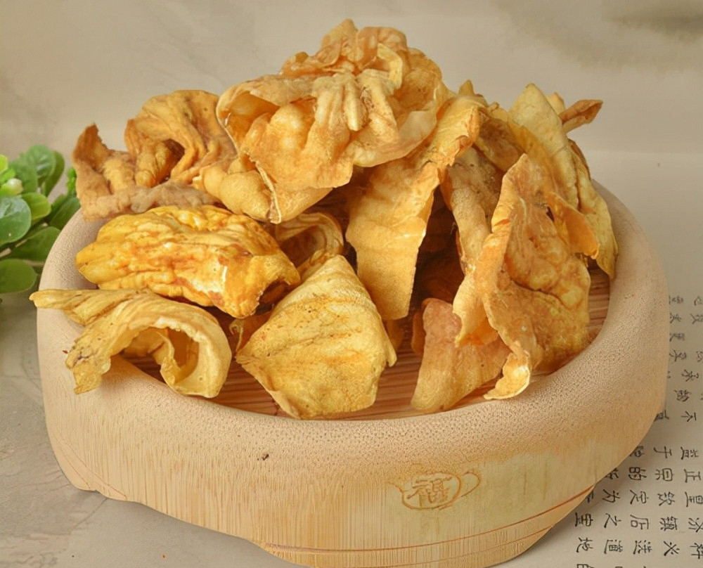 Kê nội kim sao, bạch truật sao, liều lượng bằng nhau 200g, nghiền thành bột. Mỗi lần dùng 8g, ngày uống 2 lần. Chiêu với nước đun sôi, uống trước bữa ăn có thể trị viêm ruột mạn tính, tiêu chảy, bụng chướng đầy khó chịu.