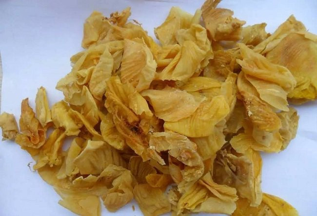 Tuy nhiên, màng mề gà rất cứng, khó nghiền nát, không thể ăn sống mà phải nấu cùng thức ăn với cơm, ví dụ màng xào, hấp lươn hoặc nấu cháo.