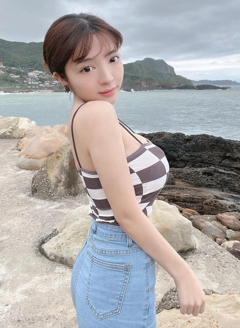 Qua chuyện này, các fan hâm mộ của hot girl Tình Tình hi vọng, cô nàng sẽ tiết chế lại bản thân.